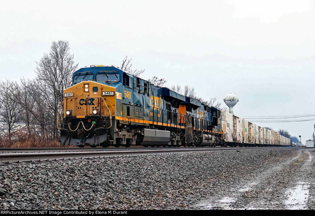 CSX 5461 on L-032